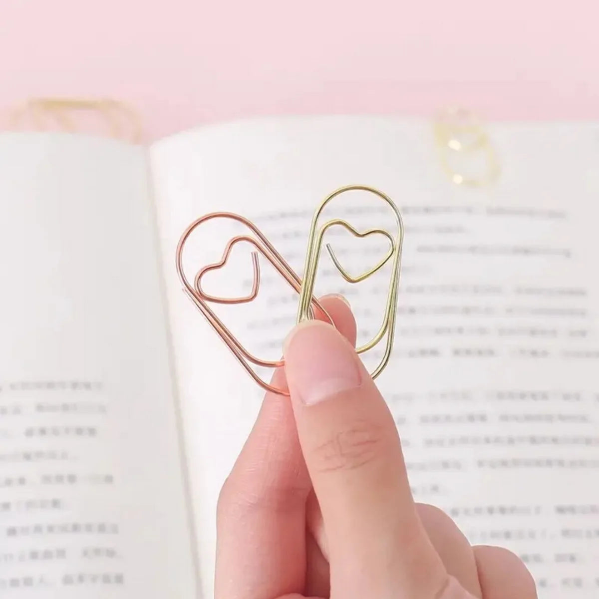 Small Rose Golden Paper Clips Love Heart Shaped Paperclips in Tinplate Paper Clips Holder for Office School Home Desk Organizers